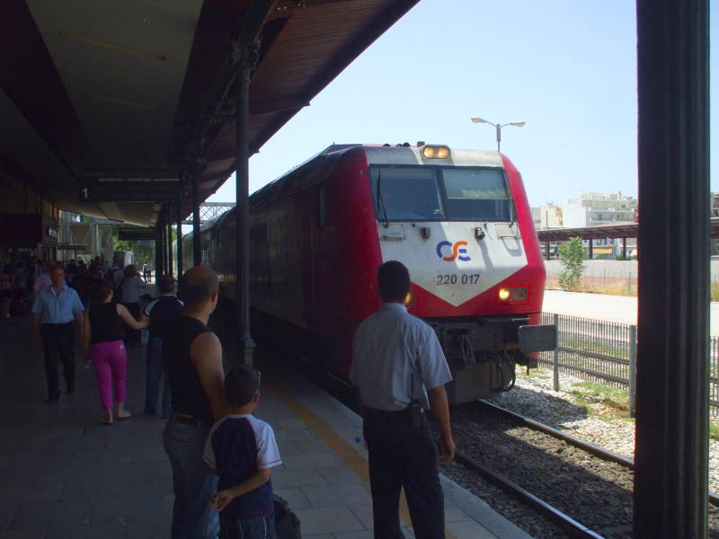 IC 54, the Aristotelis, running from Athens to Thessaloniki, arrives at Athens.