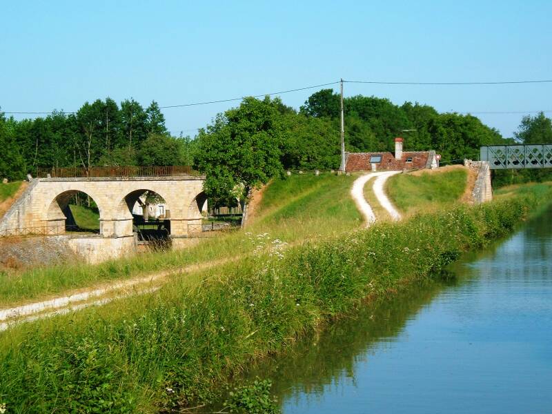 Old canal at Châtillon-sur-Loire, leading down to the Loire crossing.