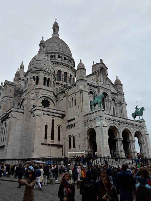 Basilique Sacré-Cœur on Montmartre in Paris.