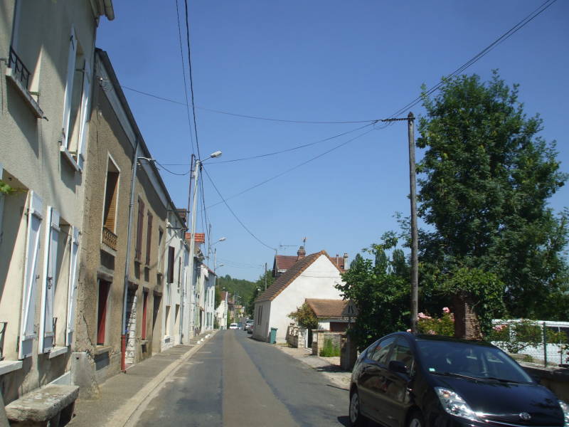 Road through Mérecourt and Mousseaux-sur-Seine.