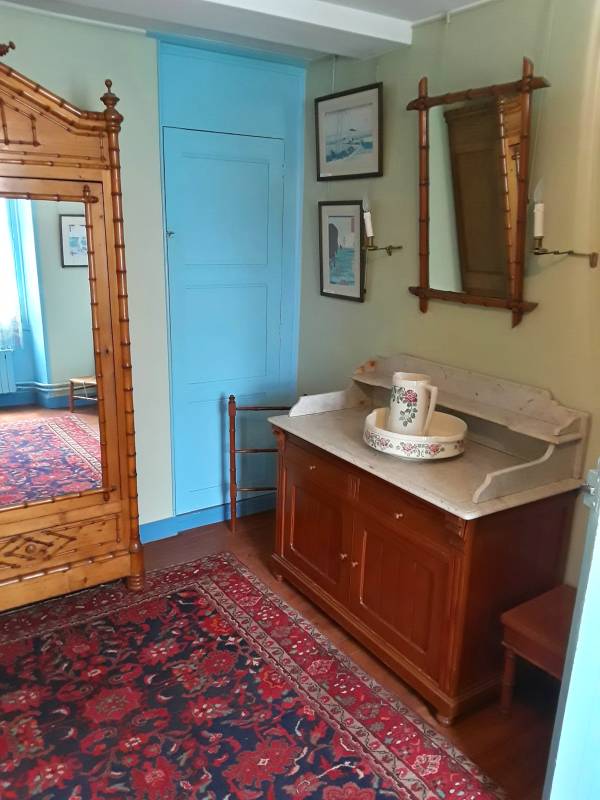 Alice Hoschedé-Monet's bathroom at Giverny.