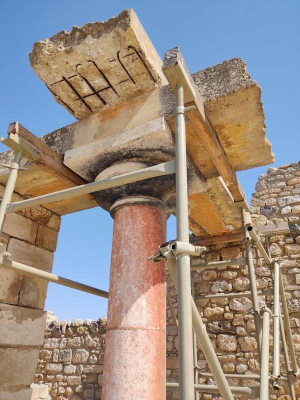 Steel-reinforced concrete 're-imagining' at Knossos.
