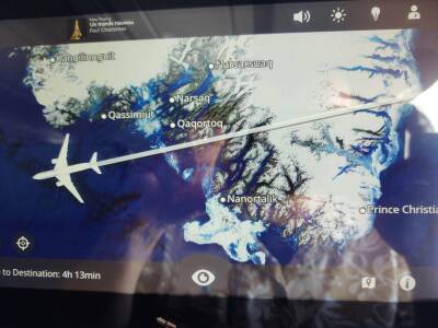 Air France moving map display while crossing Greenland, on board AF 136 2022-05-19.
