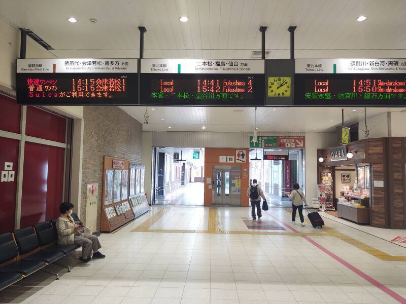 Kōriyama Station, changing from the Shinkansen to the Ban-Etsusai.