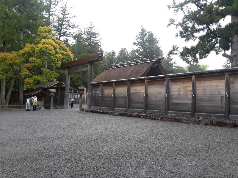 Exterior of the main shrine at Gekū.