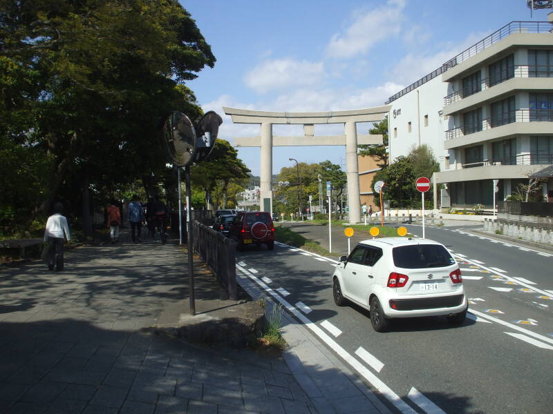 Ichi no Torii, the first gate along Wakamiya Ōji in Kamakura leading into sacred space.