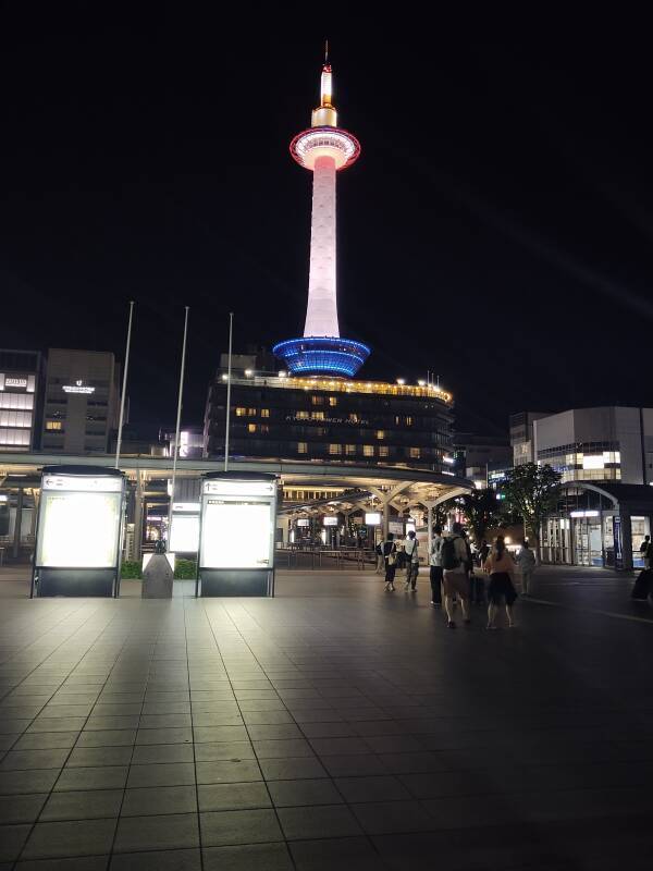 Kyōto Tower.