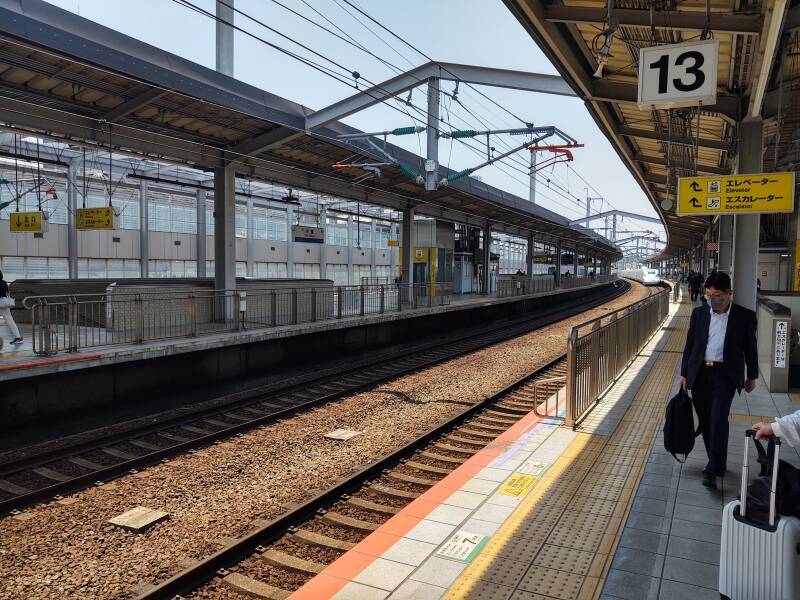 North-bound Shinkansen arriving at Kokura Station.