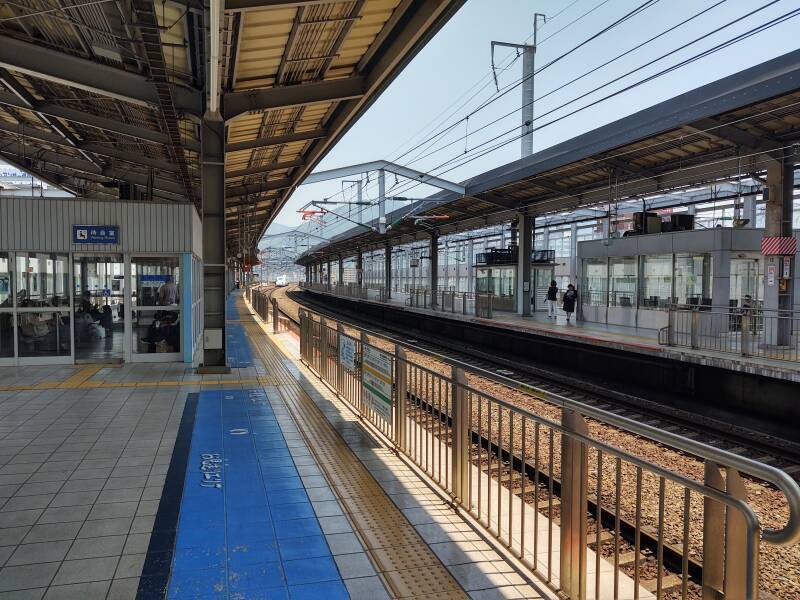 North-bound Shinkansen leaving Kokura Station.