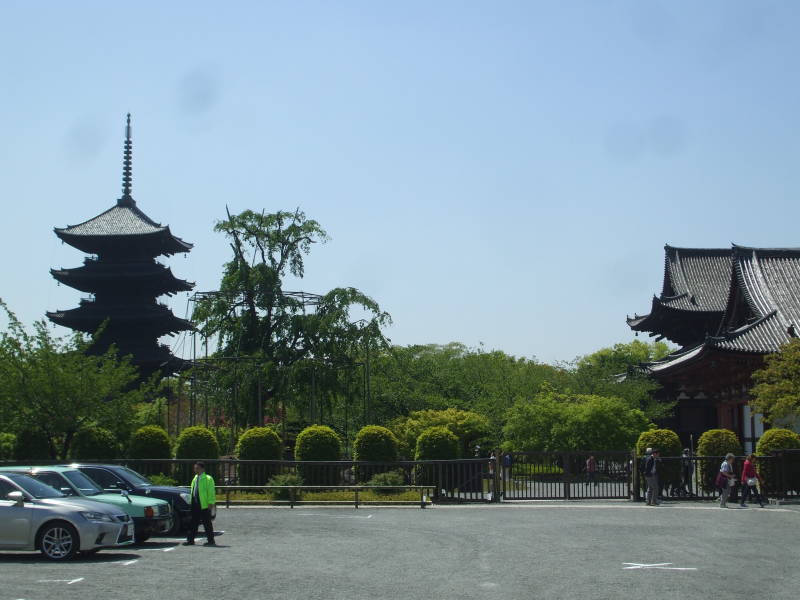 Temple and pagoda at Tō-ji.