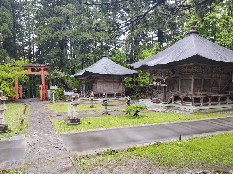 Dewasanzan-jinja shrine complex.