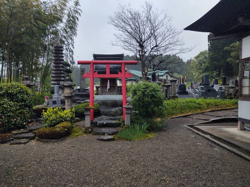 Auxiliary Shintō shrine at Shonai Sanjusan Kannon Temple.