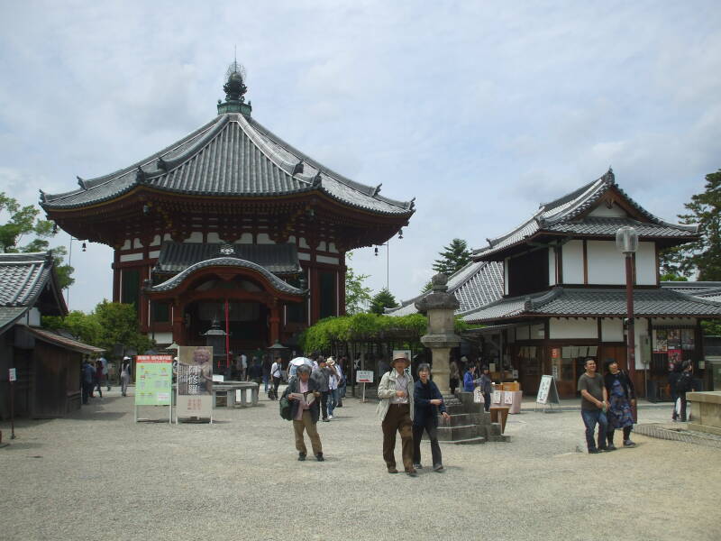 Shintō shrine and Buddhist temple in Nara.
