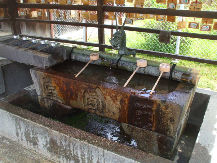 Ablutions fountain at Shintō shrine and Buddhist temple in Nara.