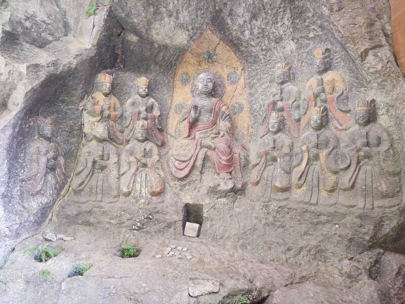 Stone Buddha cluster #3: Jizō-jyu-ou-zou, Jizō and the Ten Kings of the Underworld (4th gallery).