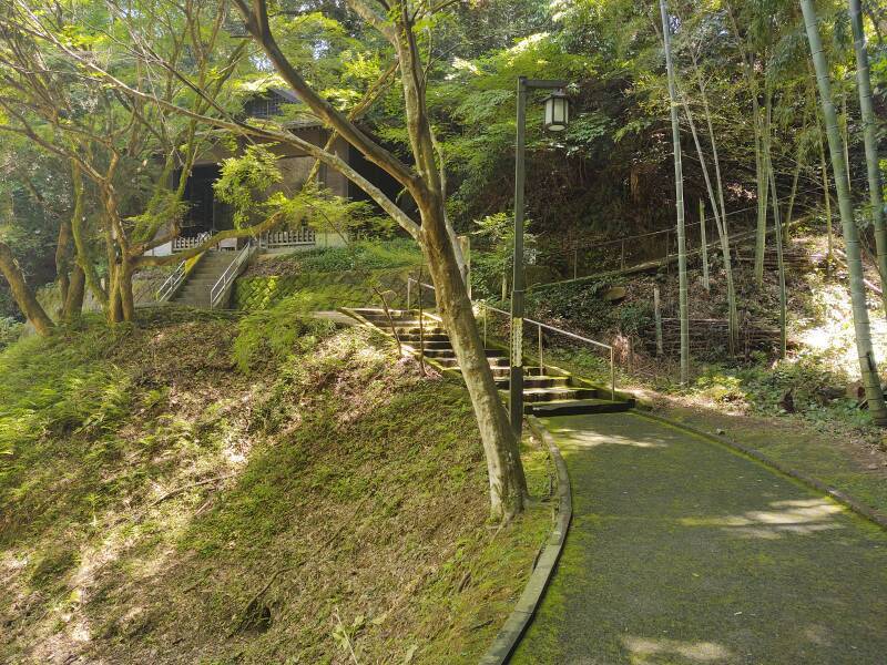 Path to Stone Buddha cluster #7: San-no-san-sekibutsu.