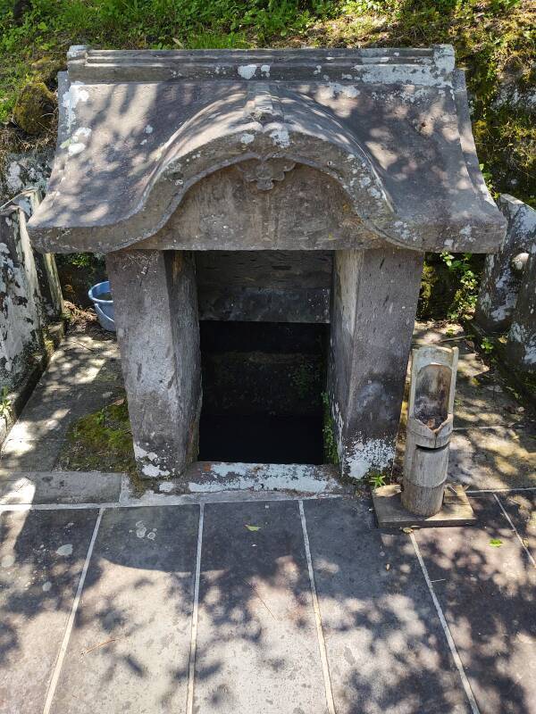 Exterior view of Kesho-no-ido, the 'Well of Beauty' where Princess Tamatsu washed her face and became beautiful.