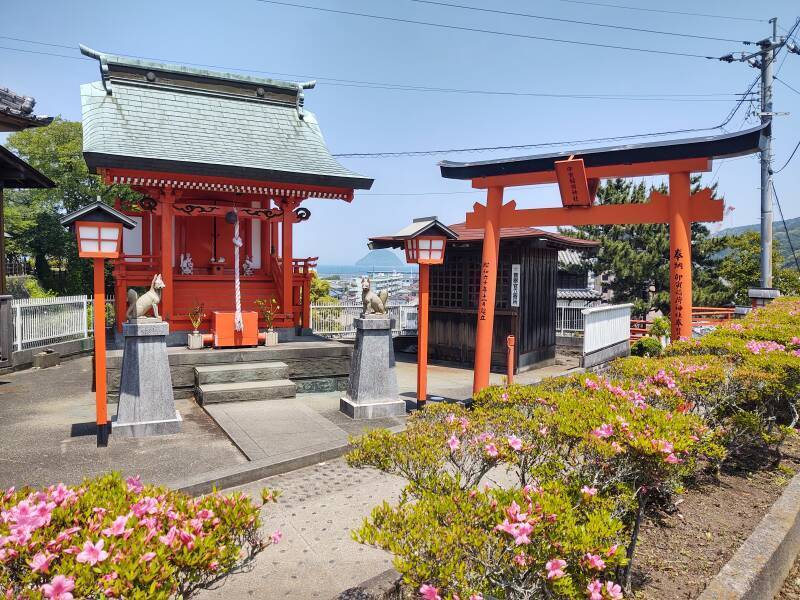 Utono Inari shrine at Usuki castle.