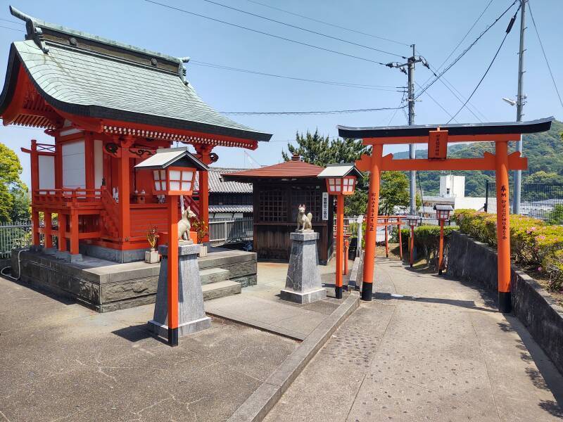 Utono Inari shrine at Usuki castle.