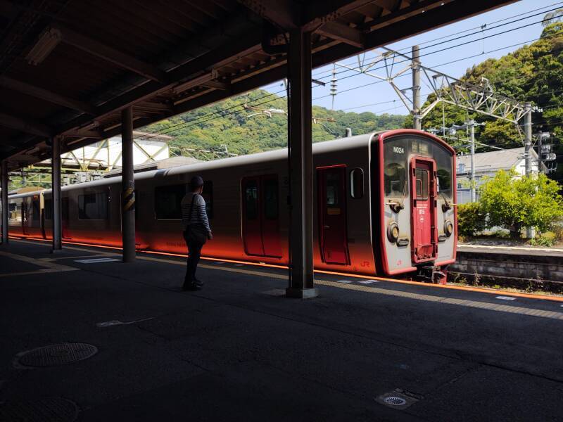 Local train arrives at Usuki Station.