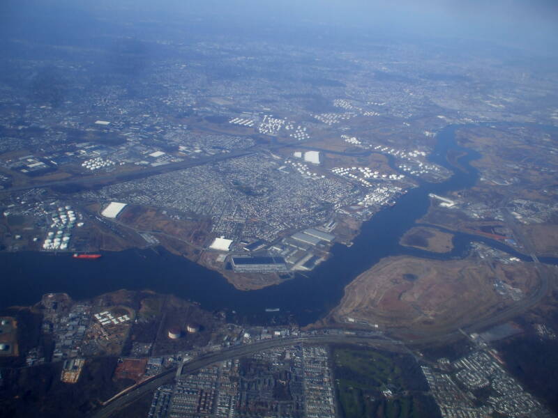 Approach to New York LaGuardia: Arthur Kill and fuel terminals and refineries in New Jersey.