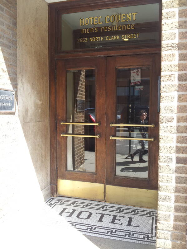 Entrance to Hotel Covent in Lincoln Park, Chicago.