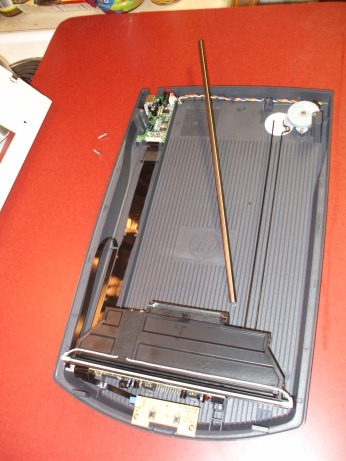 HP ScanJet 2200c, partially disassembled.