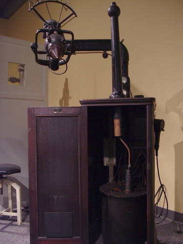 1923 Ritter dental X-ray machine, interior.