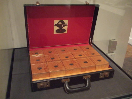 A 3x5 array of finger boxes in a valise.
