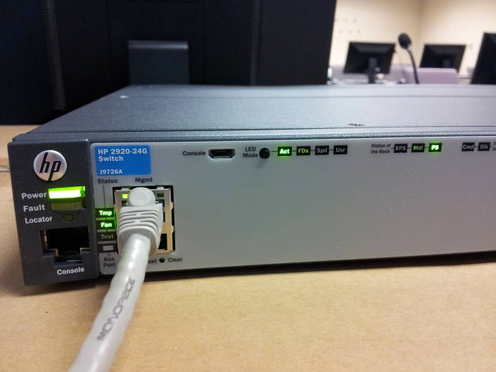 HP 2920-24G SDN capable switch, console ports, USB port, out-of-band management port.