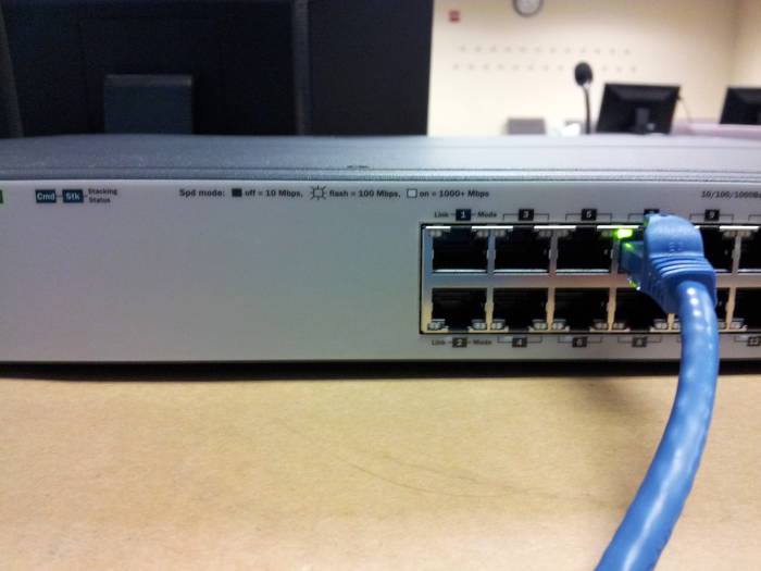 HP 2920-24G SDN capable switch, J9726A 24-port Gigabit Ethernet module.