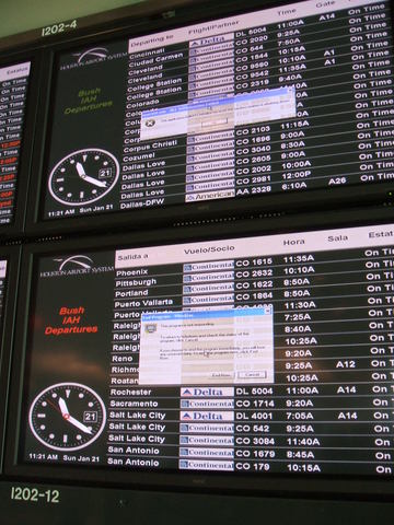 Epic fail: Crash dump screen, Houston airport flight status system.
