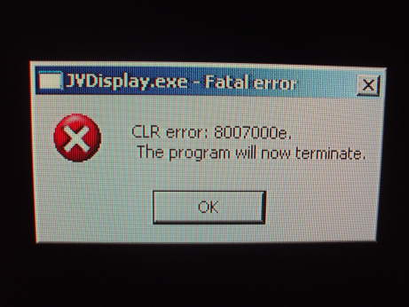 Epic fail: Crash dump screen inside Chicago O'Hare airport terminal.  CLR error: 8007000e. The program will now terminate.