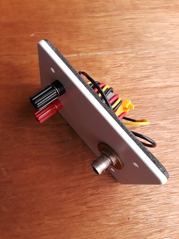 Building a 9:1 unun transformer for use on the amateur radio HF bands: Mounting the transformer.