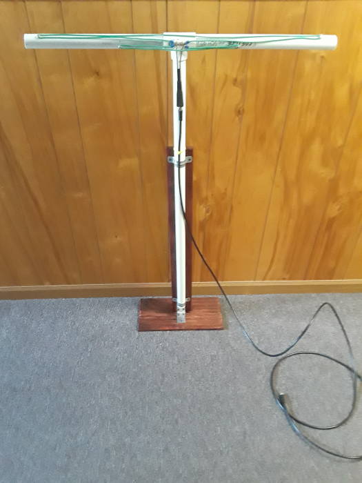 Dual folded dipole television antenna.