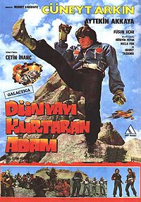Poster for 'Turkish Star Wars', or 'Dünyayı Kurtaran Adam'.