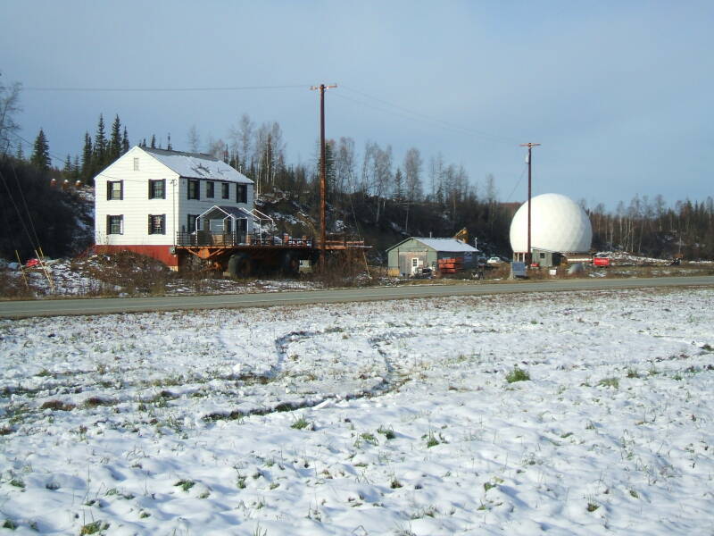 Eccentric house near the Alaska Pipeline just north of Fairbanks.  Two tundra buggies and a radome.