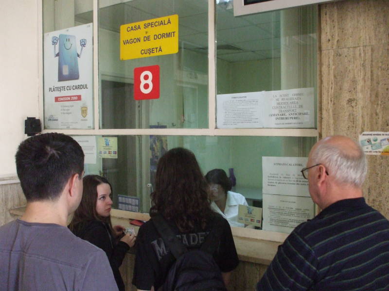 Special ticket window for sleeper car tickets in the Bucureşti Nord train station.