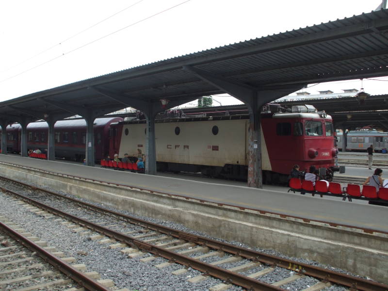 Romanian locomotive in the Bucureşti Gară de Nord train station.