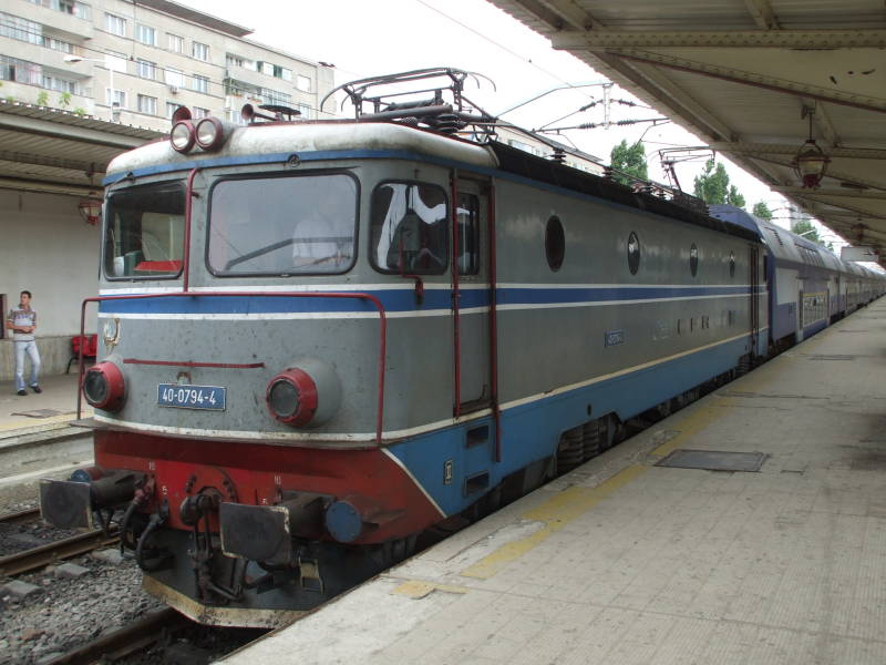 Romanian locomotive in the Bucureşti Gară de Nord train station.