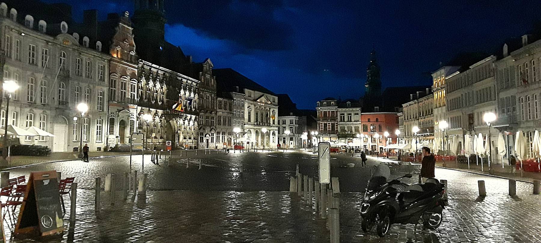 Old town square in Mons at night.