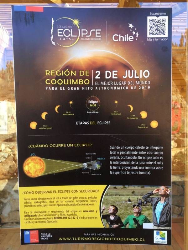 Poster explaining the solar eclipse in La Serena, Chile.