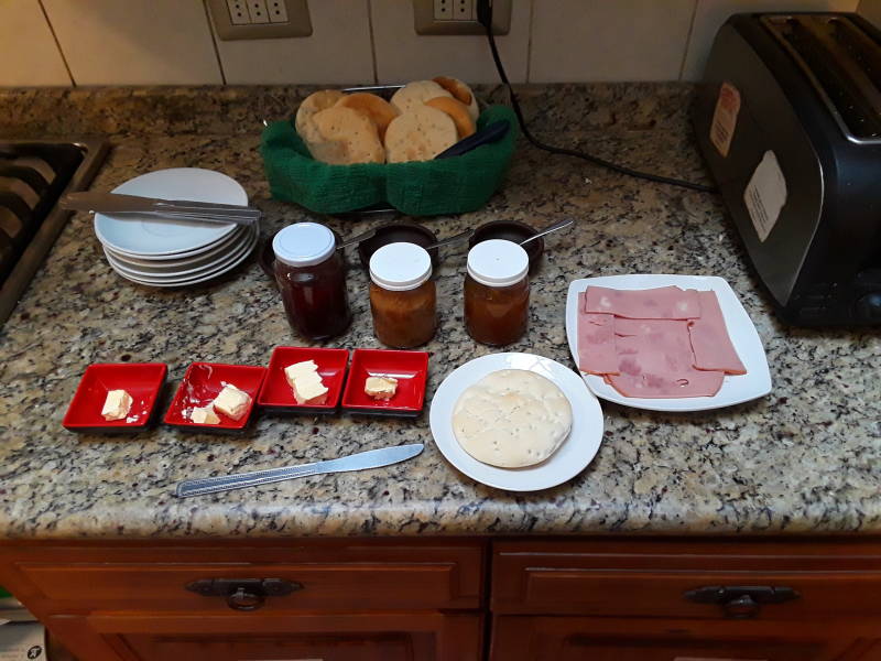 Breakfast at Acuarelo Hostel in Valparaiso