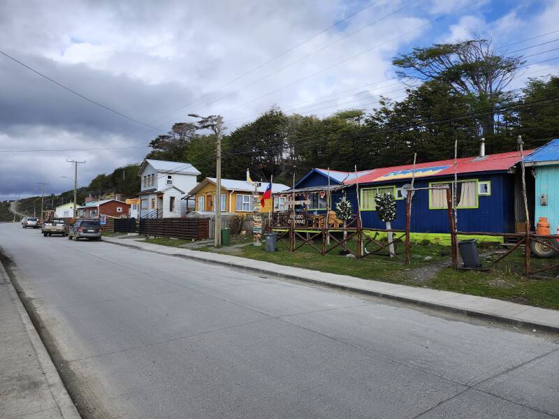 Past several refugios and a coffeeshop, returning to my place.