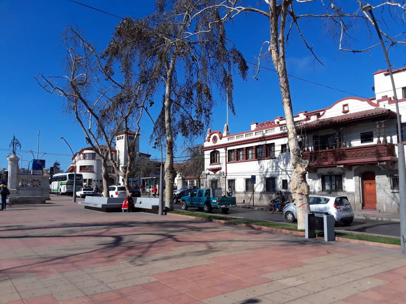 Walking along Avienda Francisco de Aguirre in La Serena, Chile; the main fire department headquarters beyond the next intersection, this is the end of the divided avenue.