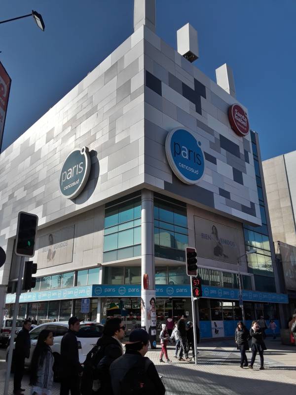 Paris department store along Paseo Independencia in Rancagua, Chile.