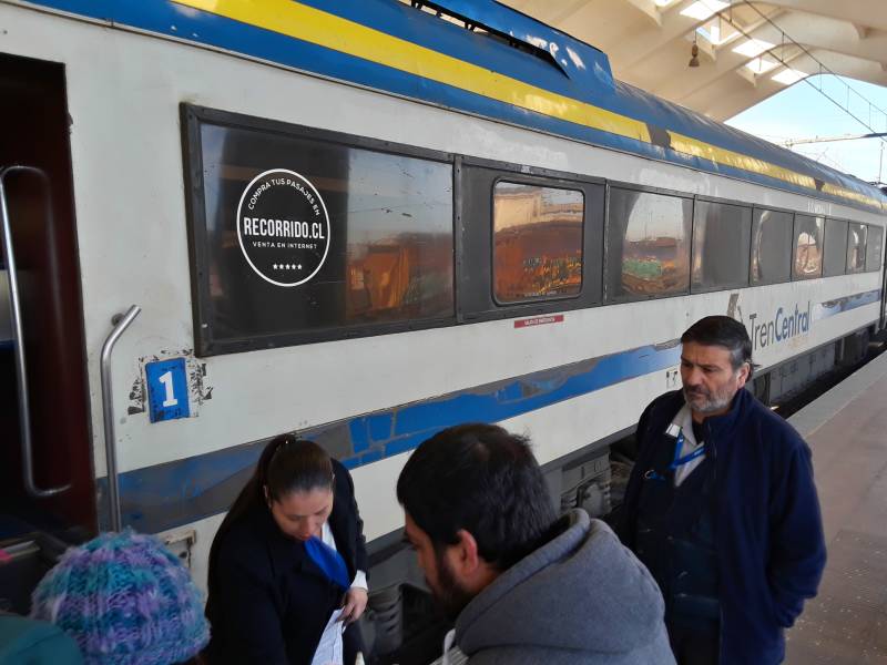 Boarding a southbound train for Talca at Rancagua.