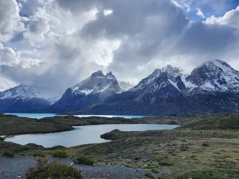 Cerro Paine Grande, Cuernos del Paine, and Monte Almirante Nieto.