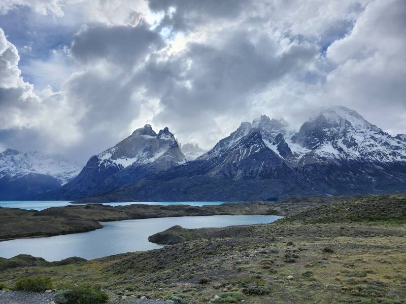 Cerro Paine Grande, Cuernos del Paine, and Monte Almirante Nieto.