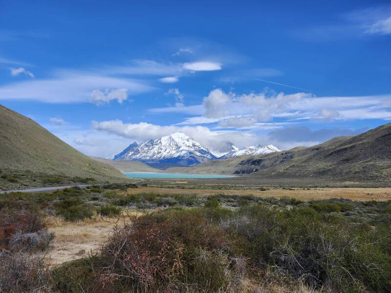 Lago Amarga and the mountains, an airliner overhead.